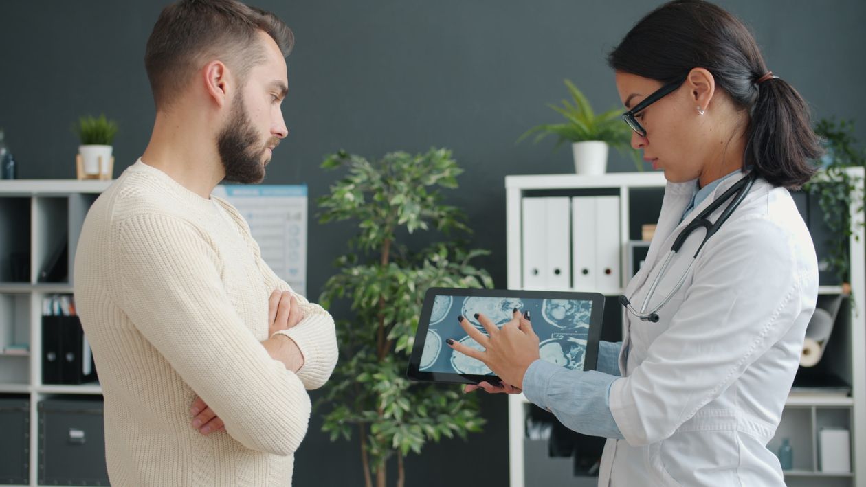 pexels-39192386-patient-family-education